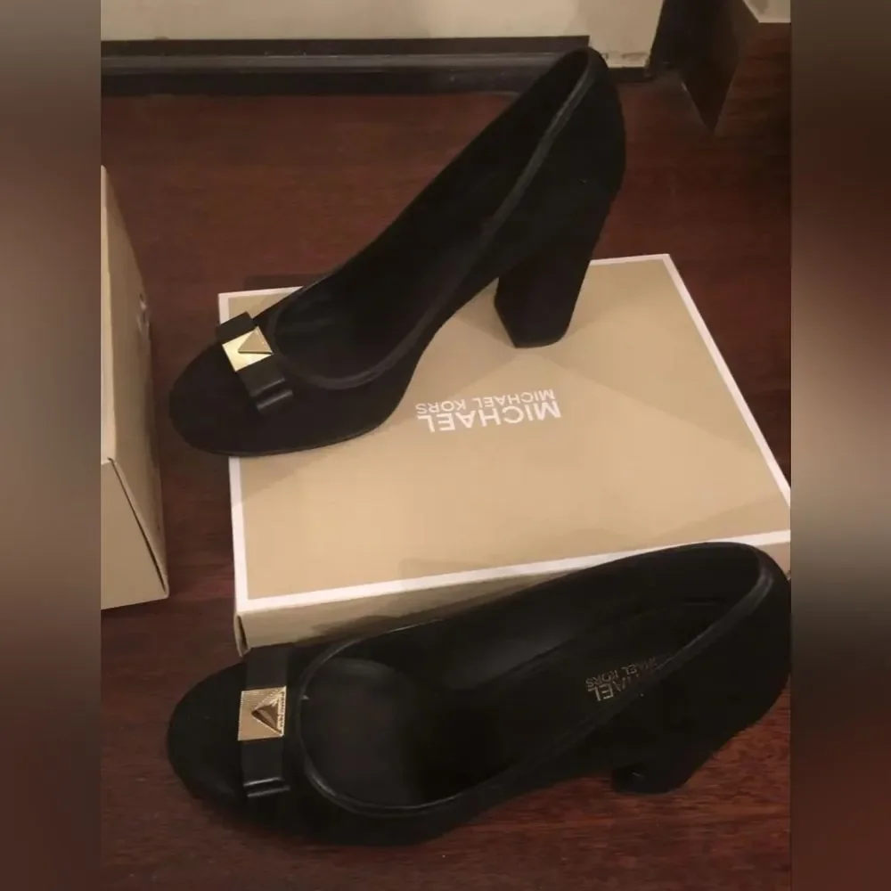 Michael Kors MK Caroline Ribbon Bow Black Heels Pump Gold Detail 10